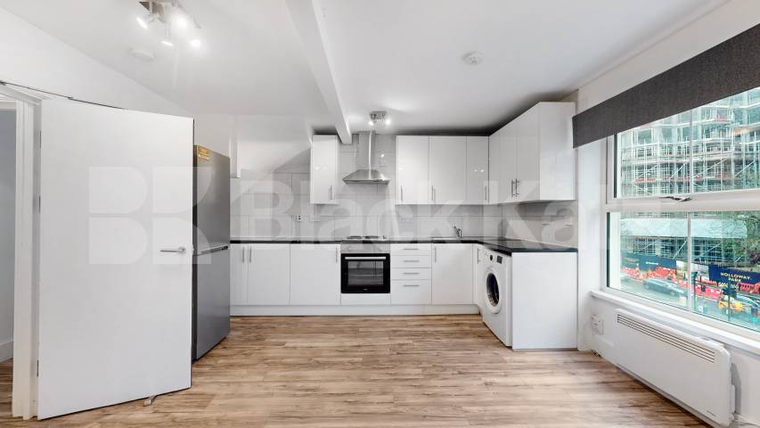 Newly refurbished split level 2 bedroom on the borders of Camden & Holloway Camden Road , Holloway / Caledonian Road